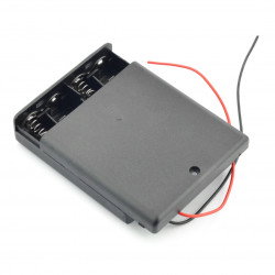 Korb für 4 AA (R6) Batterien mit Deckel und Schalter