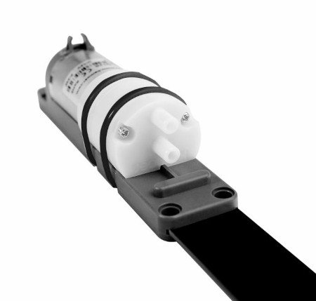 Das Kit enthält eine Miniatur-Wasserpumpe EDLP600-D12B.
