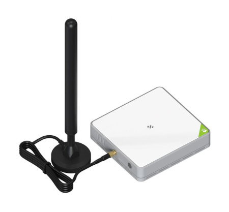 SenseCAP M2 Multi-Platform mit Langstreckenantennen-Kit.