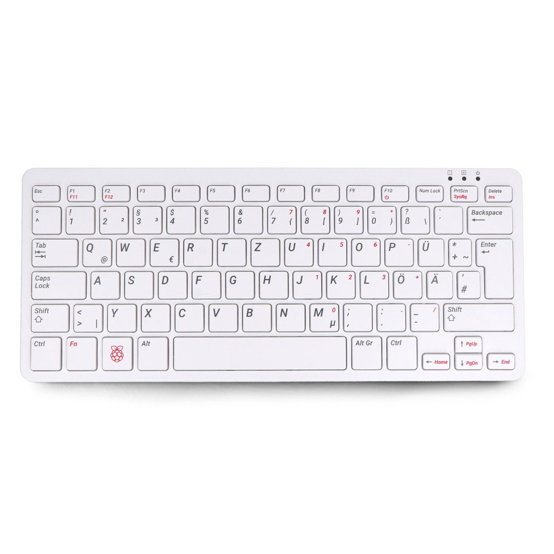 Biała klawiatura z wbudowanym komputerem raspberry pi 400 leży na białym tle.