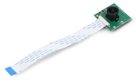Moduł kamery do raspberry pi leży na białym tle wraz z taśmą połączeniową.