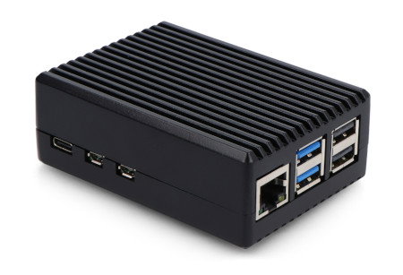 Czarna obudowa z aluminium do raspberry pi 5 leży na białym tle.